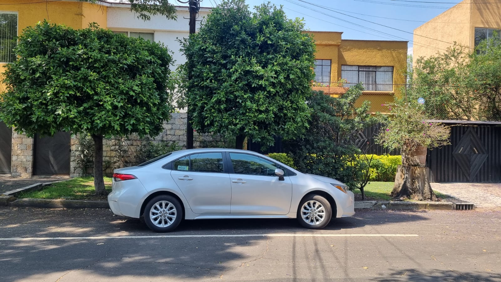 Gran competencia en los sedanes compactos. Esto ofrece el auto más vendido del mundo, Toyota Corolla